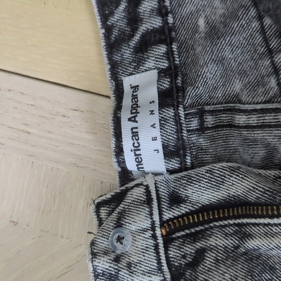 Shorts - Picture 3 of 4